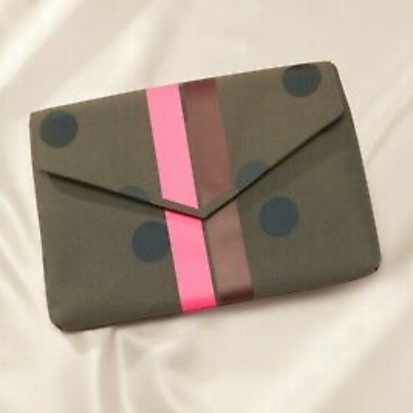 *SOLD* Stella & Dot Bellamy Clutch - Olive Dot Print - Picture 2 of 5